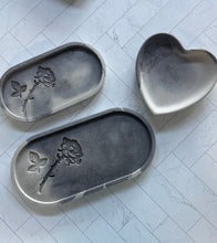 Load image into Gallery viewer, EBONI & IVORI CONCRETE BATHROOM ACCESSORIES